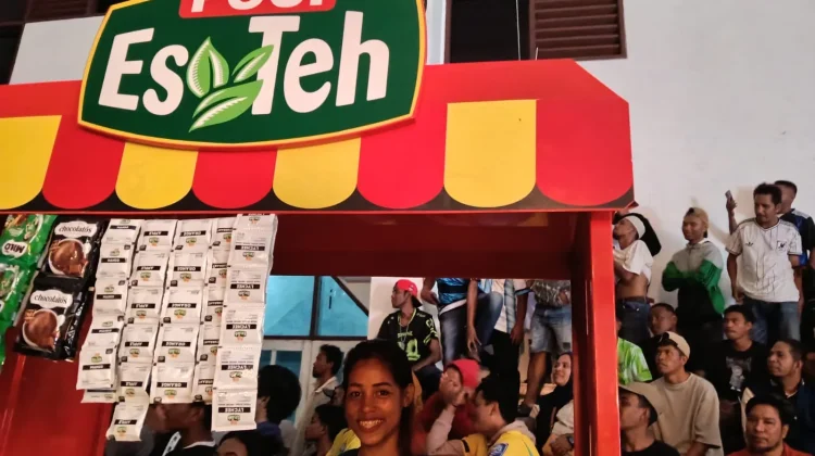 Teh Poci YBR Dongkrak Geliat UMKM Nobar Pildun di Malra