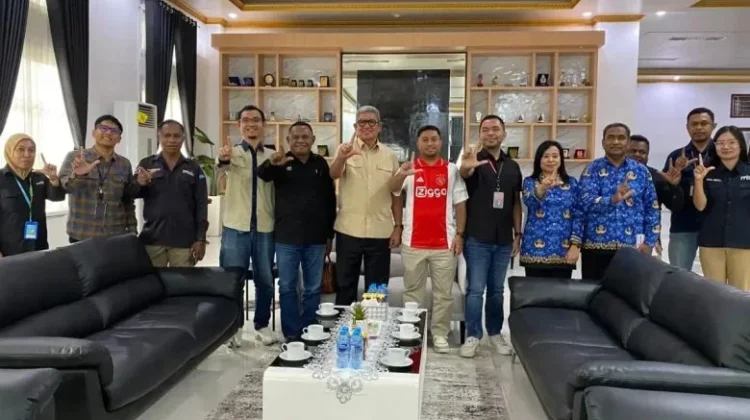 Demam Nobar Piala Dunia Tetap Menjalankan Tugas Pokok