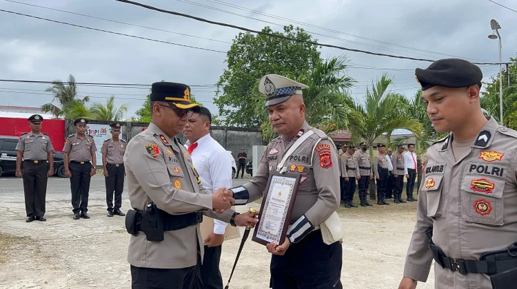 Sebanyak 56 Personil Polres Malra Naik Pangkat dan Terima Piagam Penghargaan