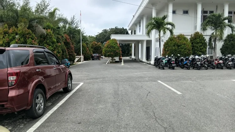 Pemda Aru Ubah Jalur Masuk Kantor Bupati, Warga dan Pegawai Diminta Patuhi Aturan
