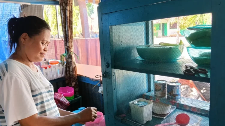 Kedai Es Pisang Ijo Milik Mama Sina di Perumnas-Ohoijang