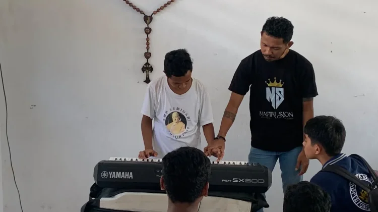 Pelatihan Keyboard Door to Door, oleh Selis  Dorong Regenerasi Pelayan Musik Gereja