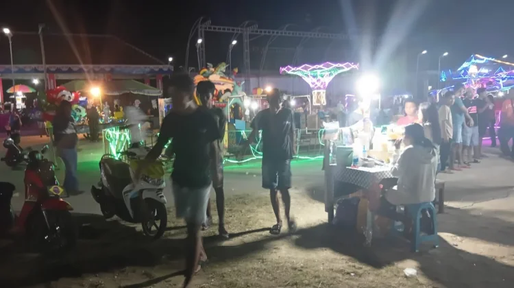 Suasana Malam Minggu di Lapangan Yos Sudarso Dobo Ramai Dipadati Warga