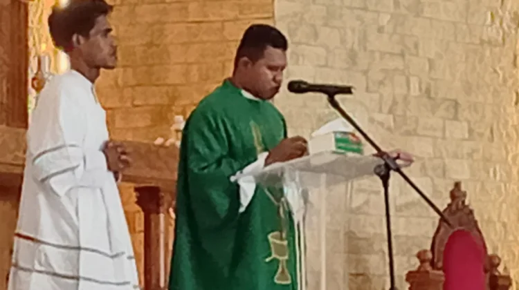 RP Rio Sarkol Pimpin Misa Hari Minggu Biasa XIV di Gereja Santo Yosep Dobo