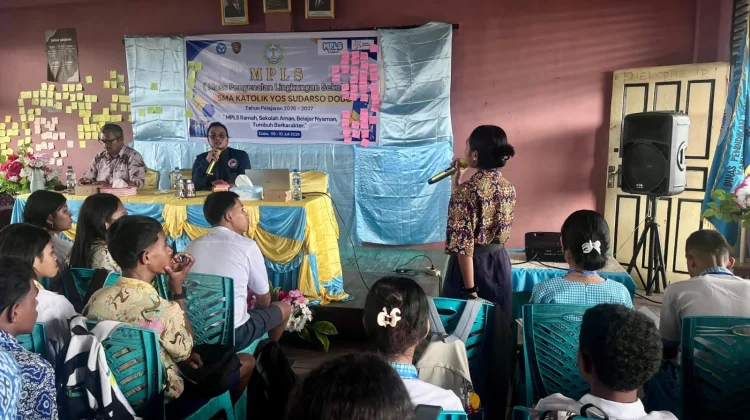 Kasat Resnarkoba Polres Aru Edukasi Siswa SMA Yos Sudarso Dobo Bahaya NAPZA