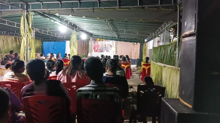 RD Yohanis Fenanlampir Rayakan Misa Perdana di Dobo