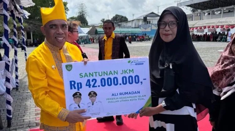 Santunan Pekerja Keagamaan Warnai HUT Kota Tual