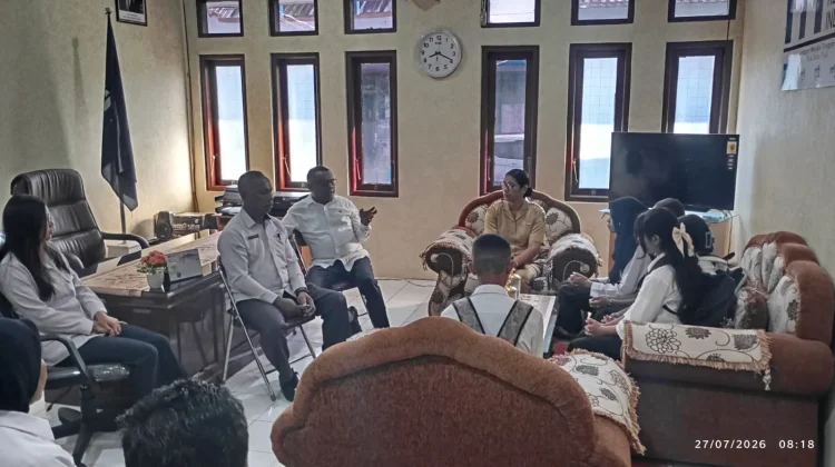 Kepala RRI Tual, Yakobus Resubun ajak Pelajar Jadikan RRI sebagai Rumah Pendidikan