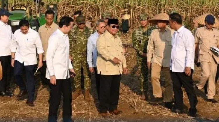 Menteri Nusron Wahid Dampingi Presiden Prabowo Panen Raya di Magelang
