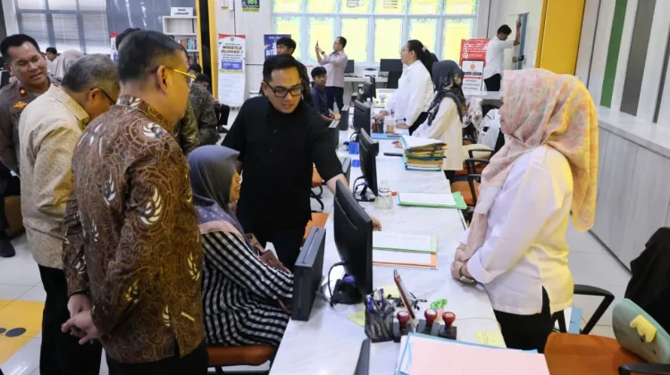 Tinjau Kantah Batam, Wamen ATR Pastikan Pelayanan Pertanahan Efisien