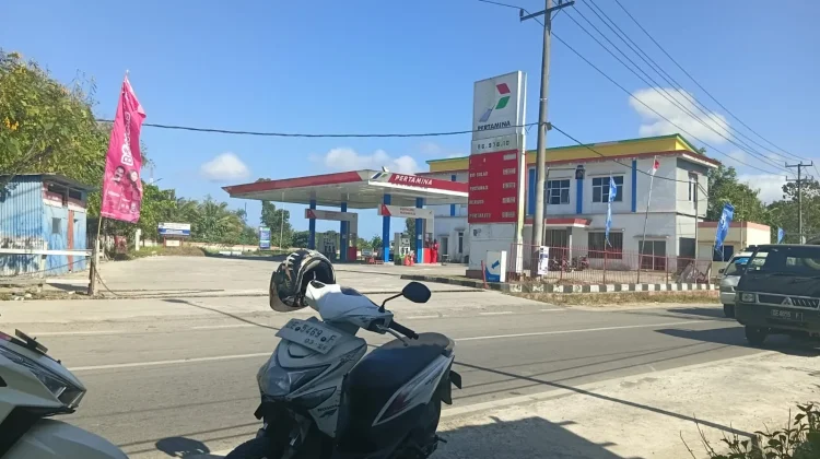 Truk Antre Berjam-Jam, Stok Pertalite dan Biosolar di SPBU Kompak Dobo Terbatas