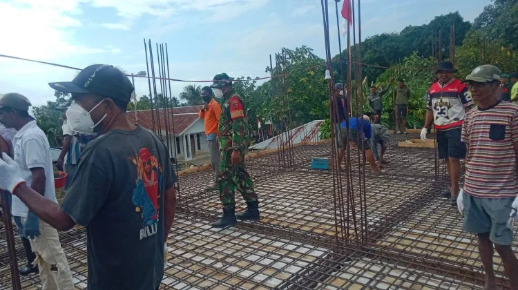 Karya Bakti Babinsa Wujudkan Kepedulian terhadap Pembangunan Rumah Ibadah
