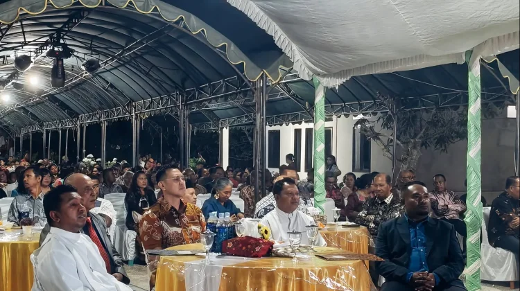 Misa Perdana Pastor Belly, Bupati Ajak Warga Ngilngof Perkuat Persatuan