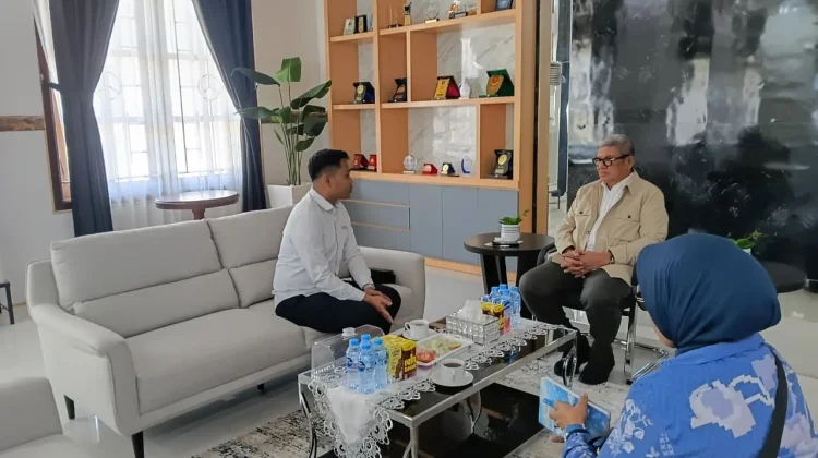 Antrean Mengular di SPBU, Bupati Malra Desak Solusi Kelangkaan BBM dan Minyak Tanah