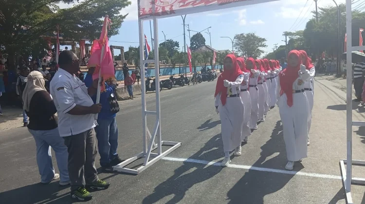 Sekda Aru Lepas Peserta Gerak Jalan Indah Tingkat SMP dan SMA/SMK