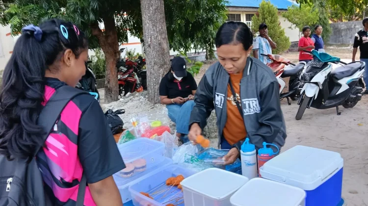 UMKM Warnai Pertandingan Voli Bupati Cup Malra 2026, Bantu Ekonomi Keluarga