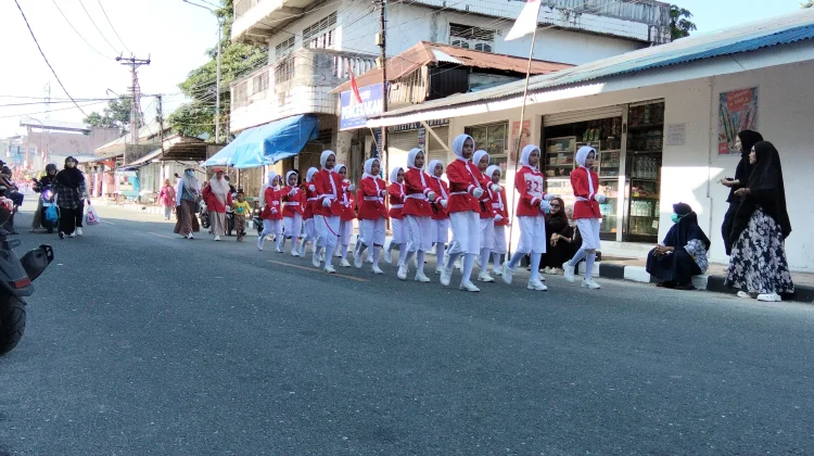 Semangat Juang Berkobar di Lomba Gerak Jalan Indah