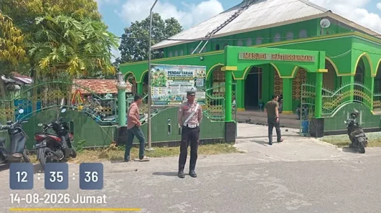 Ciptakan Rasa Aman, Sat Lantas Polres Kepulauan Tanimbar Amankan Ibadah Sholat Jum