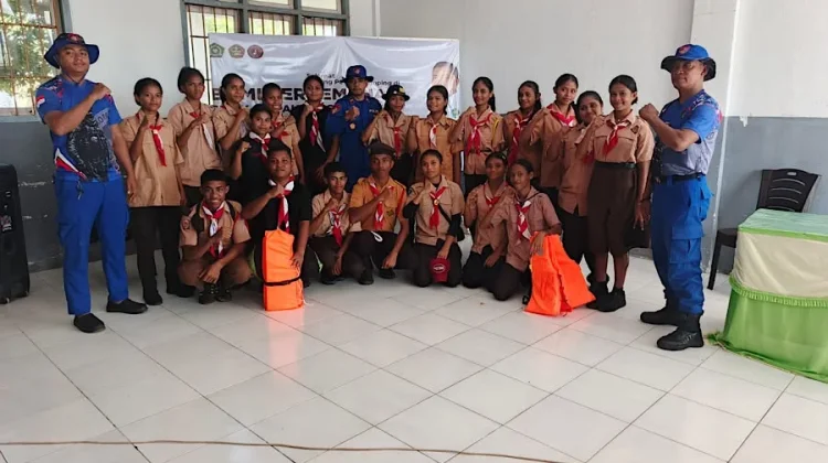 Edukasi Sar, Kasat Polair Polres Kepulauan Tanimbar Pimpin Simulasi Penyelamatan