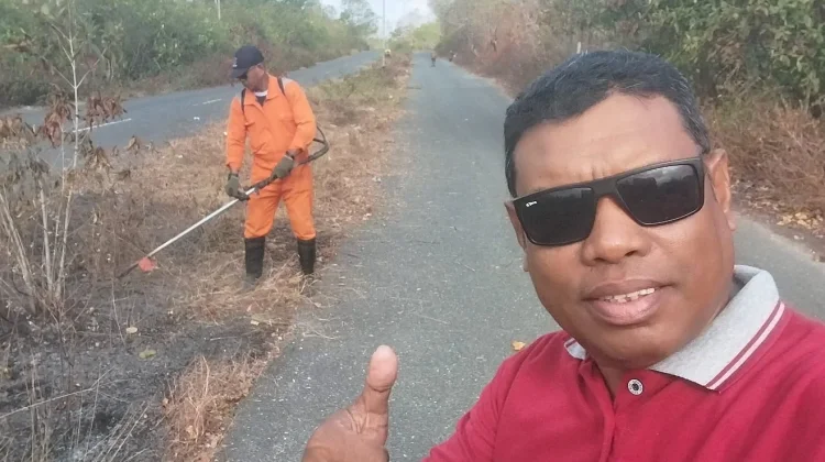 Aksi Tim Pangkas Bersihkan Area Publik jelang Acara Majelis Taklim