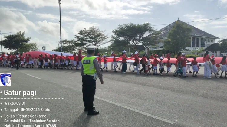 Sat Lantas Polres Kepulauan Tanimbar Kawal Kirab Bendera Merah Putih