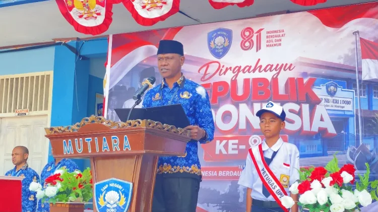 SMP Negeri 1 dan SMP Negeri 17 Dobo Gelar Upacara HUT ke-81 RI