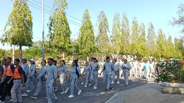 Jalan Santai Semarak HUT ke-81 Maluku, Cabang dinas PMPK Libatkan SMA/SMK/SLB se Malra