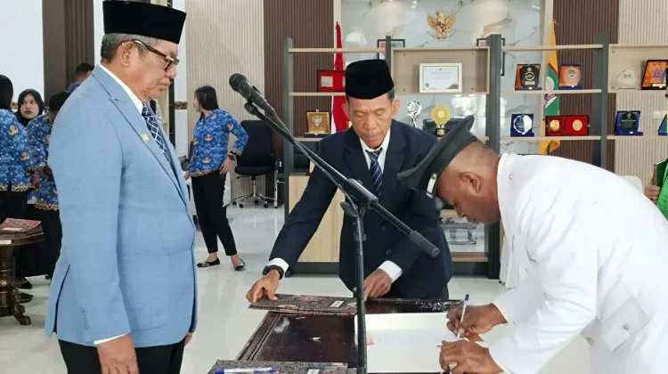 Lantik Kepala Ohoi Selayar Definitif, Bupati Minta Rangkul Semua Warga