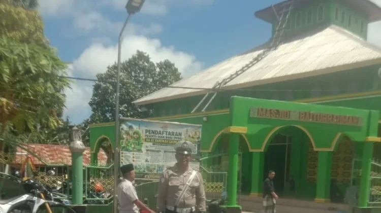 Sat Lantas Polres Kepulauan Tanimbar Pengamanan Sholat Jumat