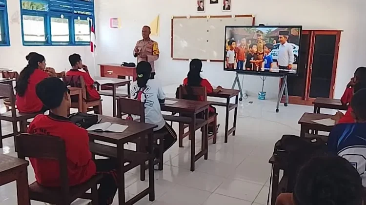 Bhabinkamtibmas Watmuri II Gelar Polisi Mengajar