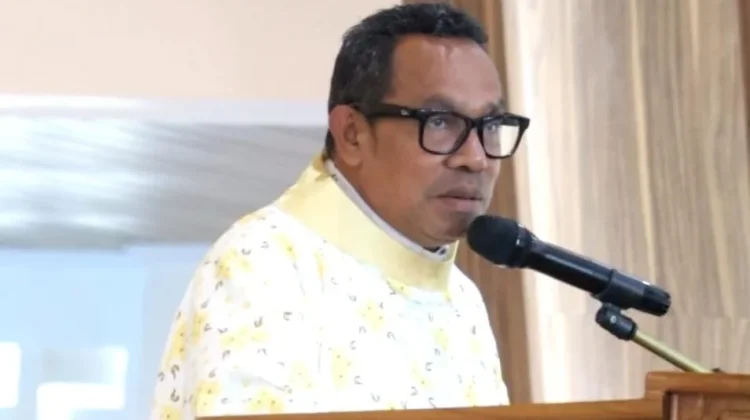 Wakil Uskup Aru Sampaikan Pesan dalam Misa Perdana RP. Billy Resubun MSC