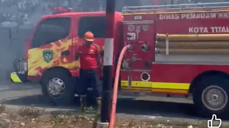 Kebakaran Lahan Terjadi di Jalan Dr. J. Laimena Tual