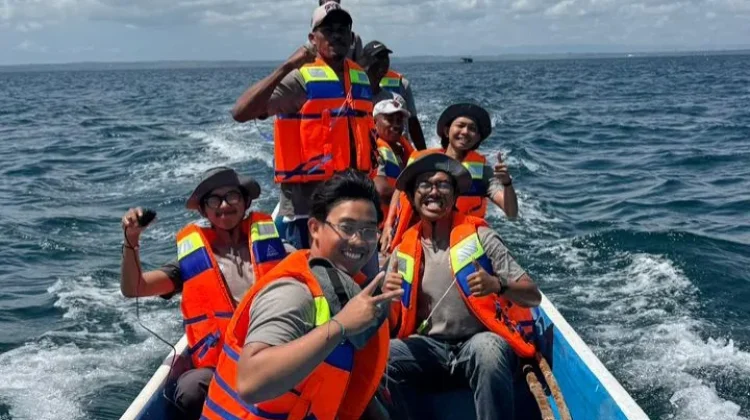 ITB dan UB Edukasi Nelayan Warbal tentang Keselamatan Kerja Melaut