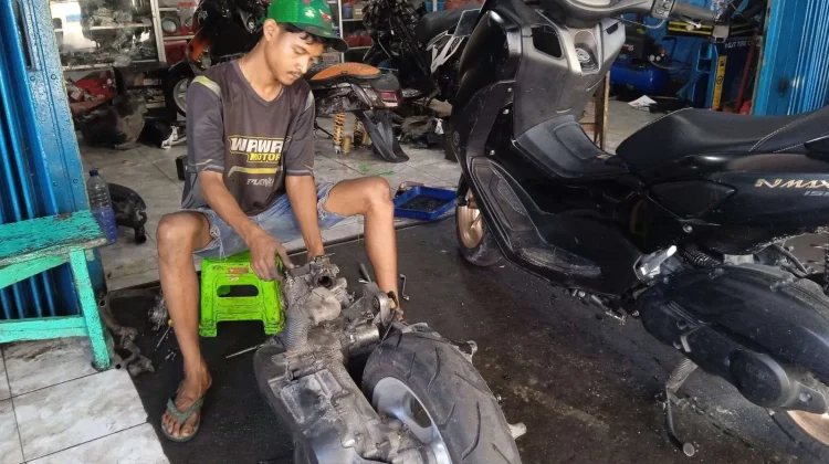 Menjadi Teknisi Mesin Motor Melalui Belajar Otodidak