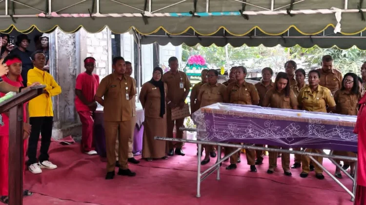 Wabup Viali, Atas Nama Bupati, Lepas Jenasah Rat Manyeuw di Rumadian