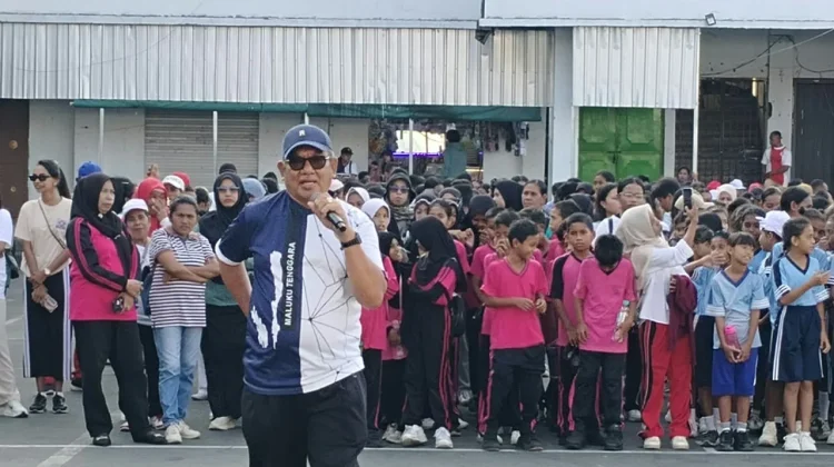 Jalan Santai Haornas, Bupati Thaher Ajak Masyarakat Aktif Berolahraga