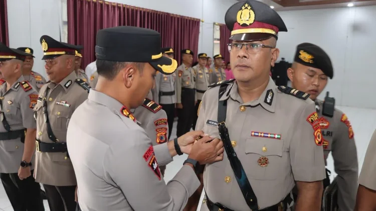 Kapolres Tual Pimpin Upacara Serah Terima Jabatan dan Pengukuhan Pejabat Baru