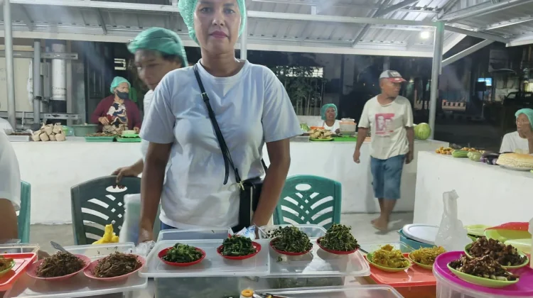 Mei Kembali Berjualan di Teras Dekranasda dengan Tempat Permanen