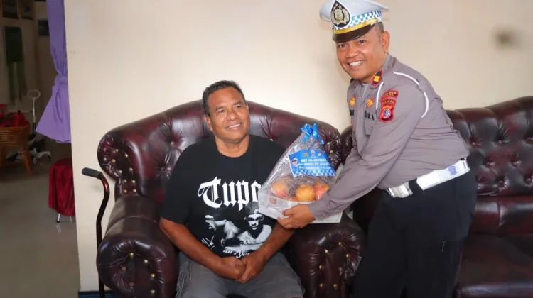 HUT Ke-71, Satlantas Tual Gelar Anjangsana dan Bakti Sosial