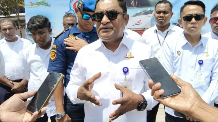 Harhubnas ke-55, UPP Kelas III Dobo Serahkan 30 Pas Kecil kepada Nelayan