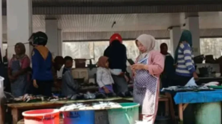 Ditertibkan Setiap Hari,Pedagang Pasar Ikan Minta Bupati Turun Sidak Pasar Ikan