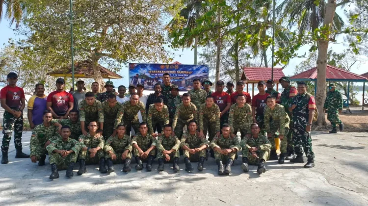 Kodim 1503/Tual Bersama Dua Matra Gelar Gerakan Peduli Sampah Sambut HUT Ke-81 TNI