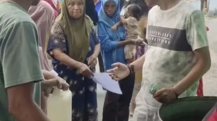 Belum Ambil Jatah Mitan? Warga Watdek Bisa Dapat 20 Liter di Penyaluran Berikutnya