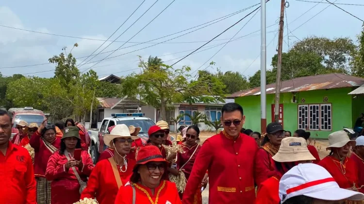 Ratusan Anggota Konfreria Apostolat Datangi Kediaman Wabup Malra