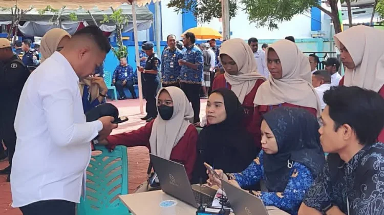 Manfaatkan HUT Perhubungan, Disdukcapil Tual Buka Pelayanan IKD untuk Umum