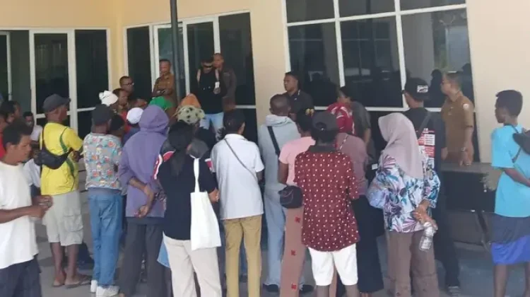 Palang Adat ‘Sasi’ Kantor DPRD Aru Akhirnya Dibuka