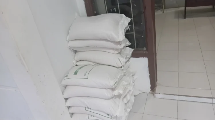 Kelurahan Siwalima Salurkan 86,25 Ton Beras Bantuan untuk 2.875 KPM