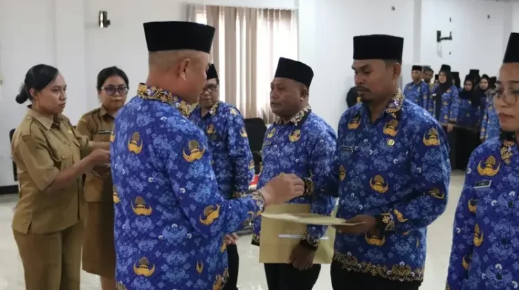Bupati Kepulauan Aru Lantik 238 PPPK Paruh Waktu, Ingatkan Kesetiaan Bertugas
