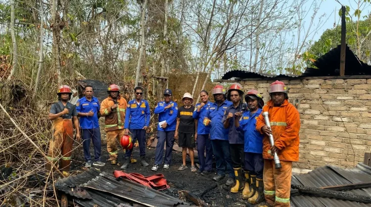 Dua Kebakaran dalam Sehari, Damkar Malra Bergerak Cepat Padamkan Api di Kei Kecil