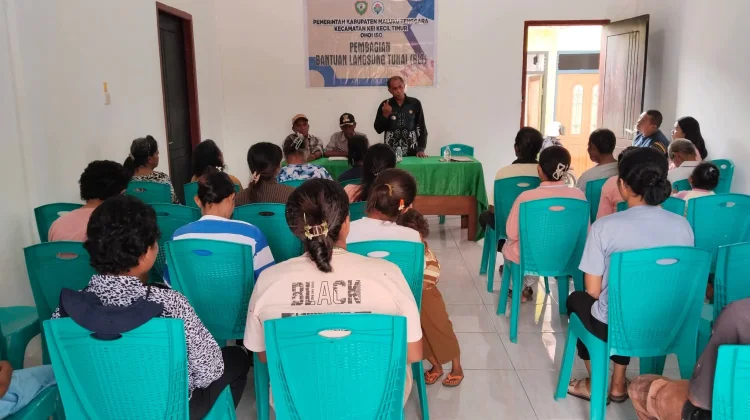 Camat Kei Kecil Timur Kawal Langsung Penyaluran BLT di Ohoi Iso, 10 KK Terima Bantuan